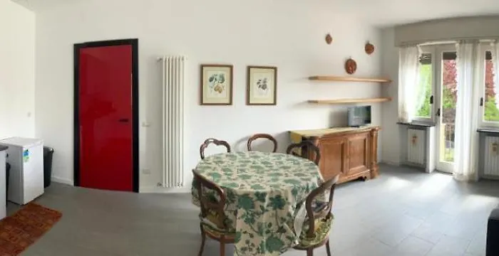 アパート Casa Giorgio Malnate